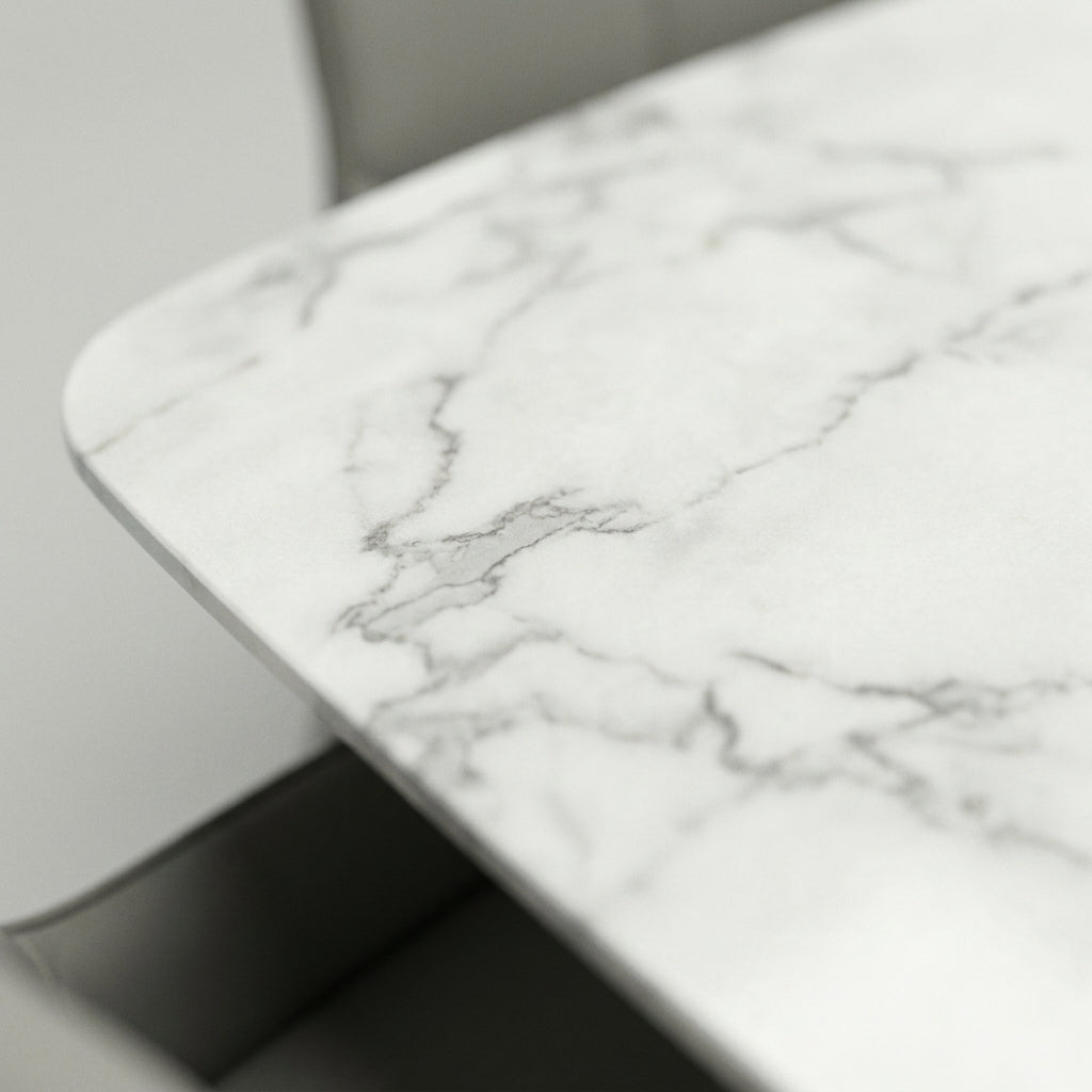 Close up of the grey veining in the white ceramic Castello table top